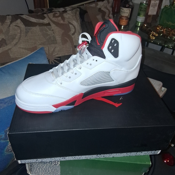Jordan Air Athletic Shoes White and Red